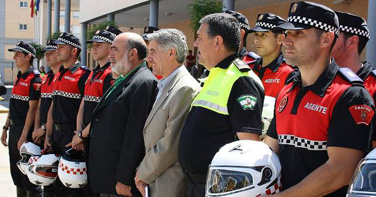 ENTREGA DE UNIFORMIDAD A LOS AGENTES DE MOVILIDAD DE DOS HERMANAS ( SEVILLA).